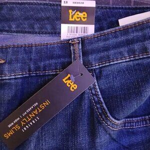 Lee Instantly Slims Relaxed Fit Straight Leg Jean" in the color "Ellis" SIZE 18M
